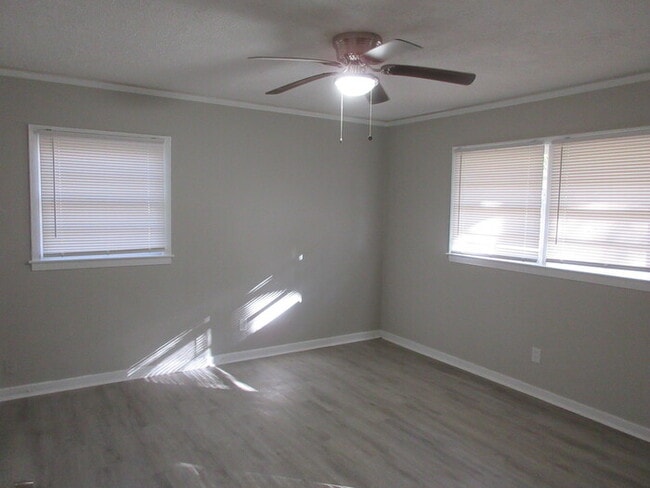 Building Photo - 1427 Rosewood Dr