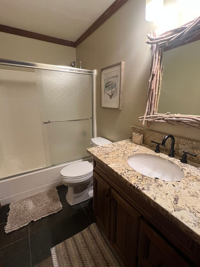 Foto del edificio - Nicely Remodeled Fully Furnished Condo
