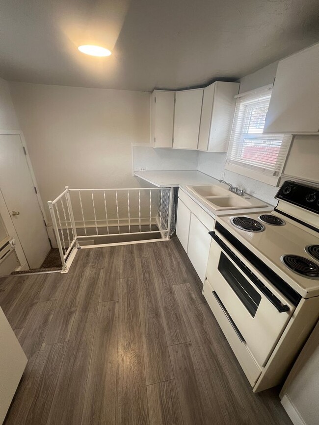 Building Photo - 1236-1236 E Lewis St