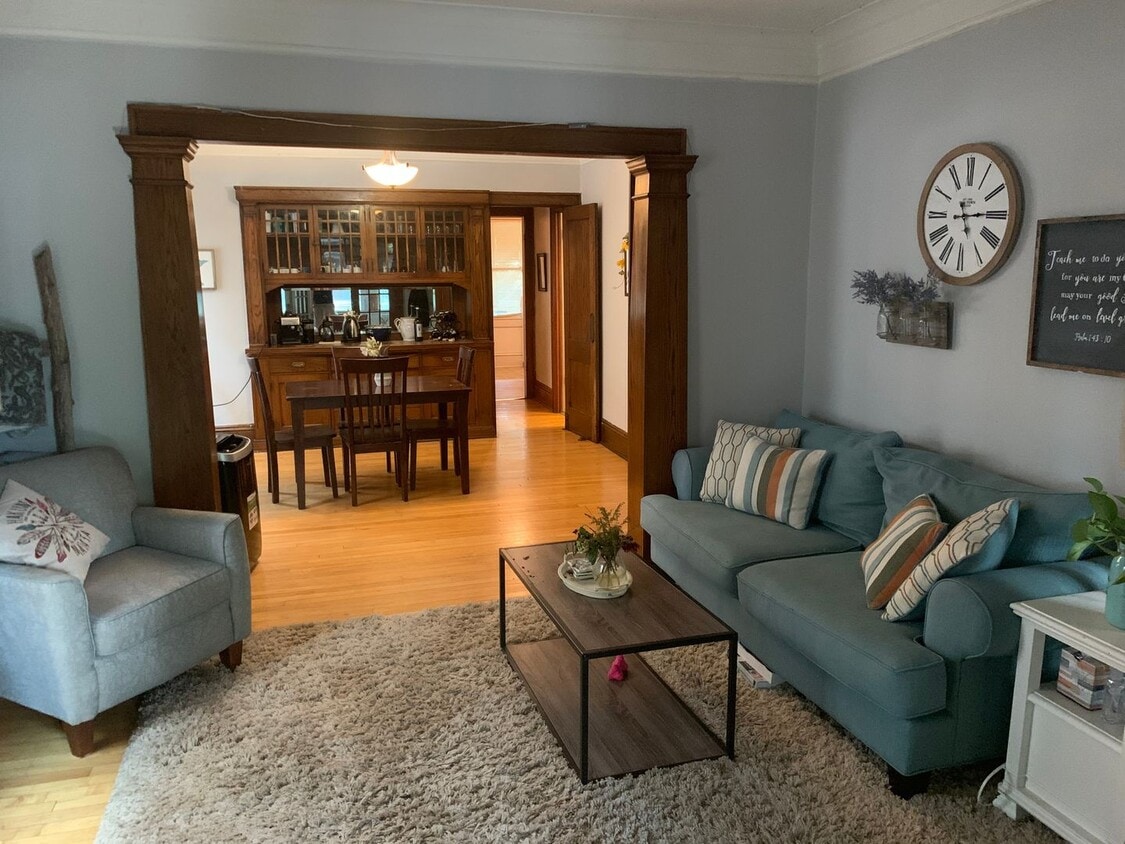 Foto principal - Lovely 2Br / 1Ba South Uptown Condo w/ Har...