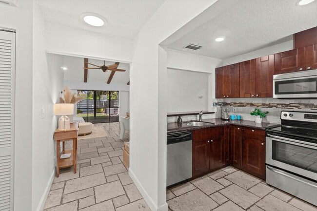 Building Photo - 21701 Altamira Ave