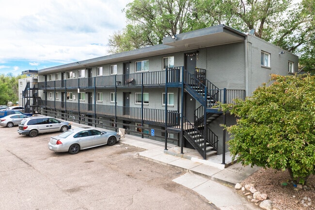 Shooks Run Apartments for Rent with a Dog Park - Colorado Springs, CO ...