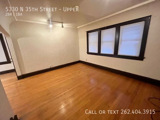 Building Photo - Spacious 2 Bedroom Upper