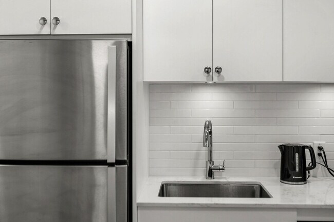 Photo du bâtiment - 455-451 1 Ave NE