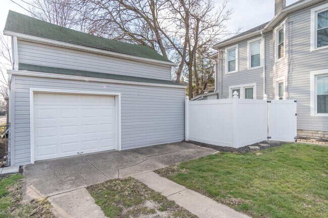 Detached Garage - 524 Franklin St