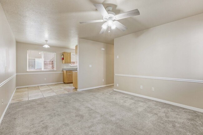 Building Photo - 2 Bed 1 Bath GROUND FLOOR Condo in Rexburg...