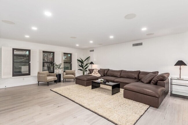 Foto del edificio - 14249 N 49th St