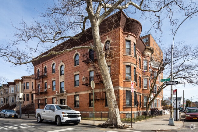 Building Photo - 215 Bay 23rd St