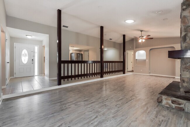 Building Photo - 701 Redondo Dr