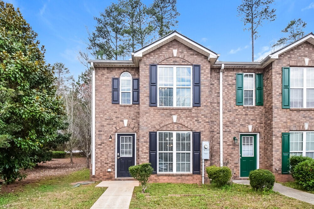 Primary Photo - 2400 Piering Dr