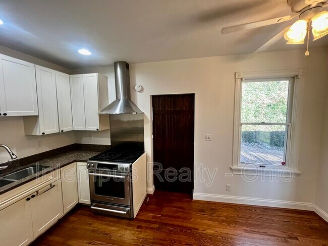 Foto del edificio - 3724 Stevens Pl