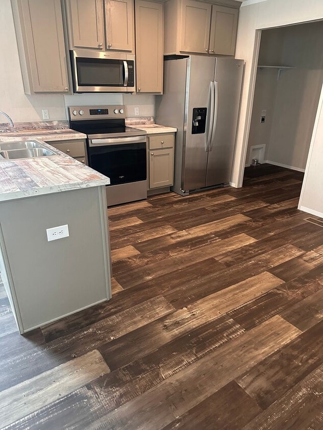 Foto principal - BRAND NEW-3 Bedroom / 2 Bath-MOVE-IN SPECIAL - 1 MONTH FREE