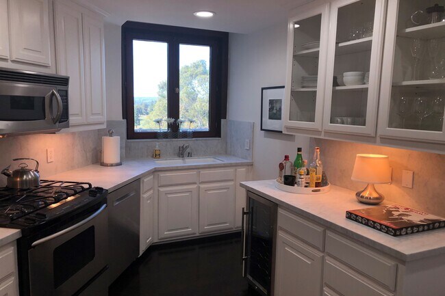 Foto del edificio - 316 N Rossmore Ave