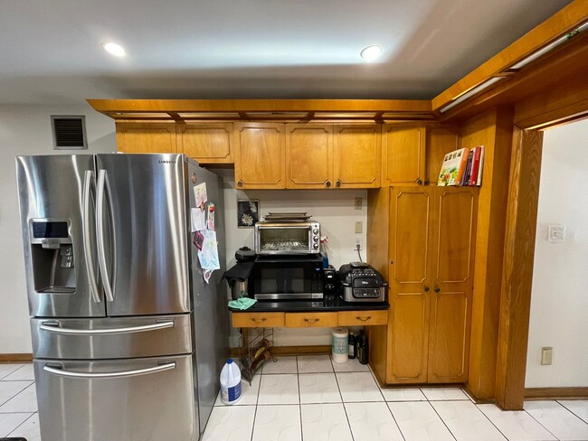 Building Photo - 245 Derrydown Rd