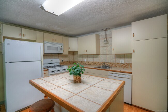 Building Photo - 171 Clarks Falls Rd