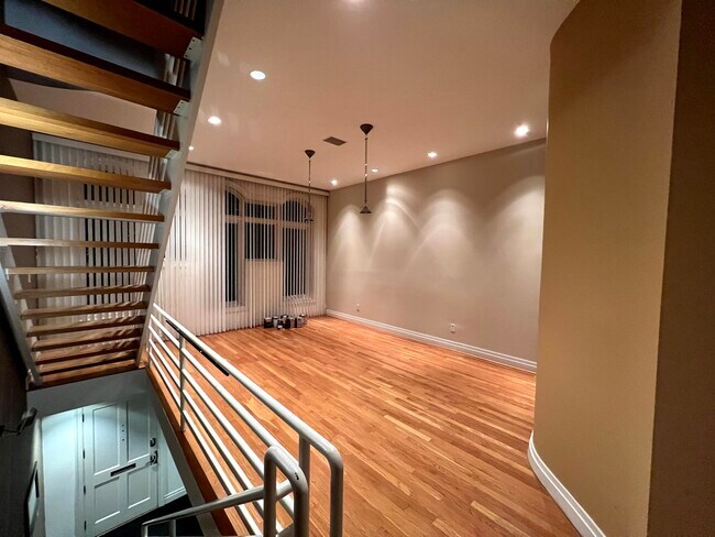 Building Photo - 414 D St NE