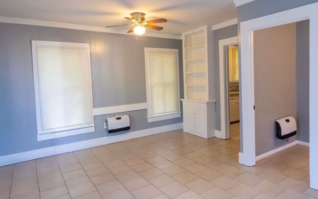 Building Photo - 2325 Spain St