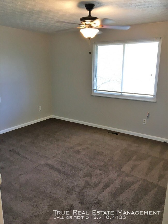 Building Photo - 2284 Roxanna Dr