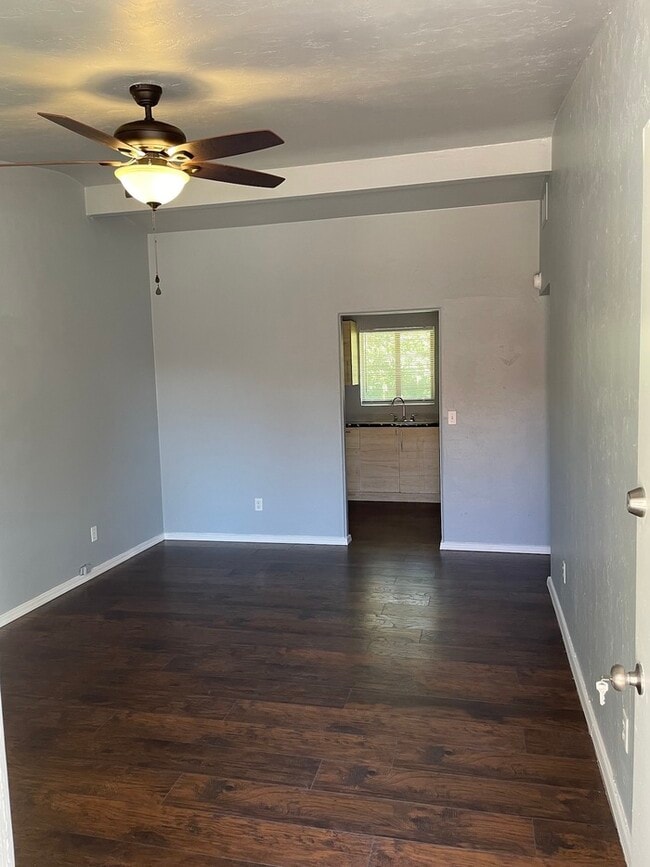 Building Photo - Townhome For Rent