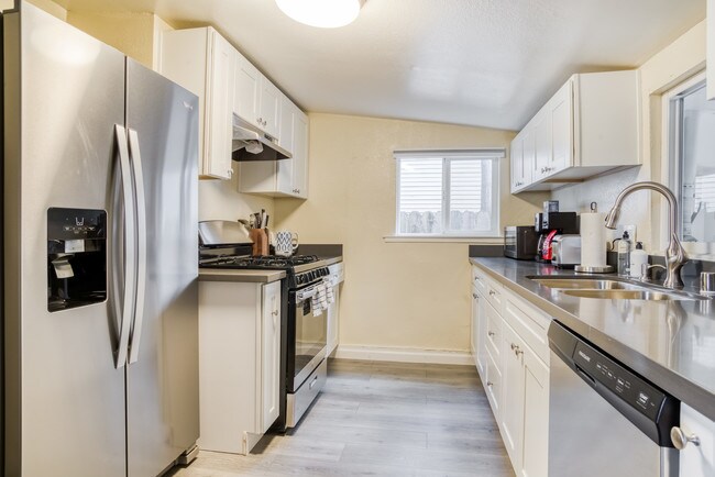 Building Photo - 439 Arleta Ave