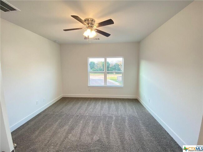 Building Photo - 231 Sapphire Dr