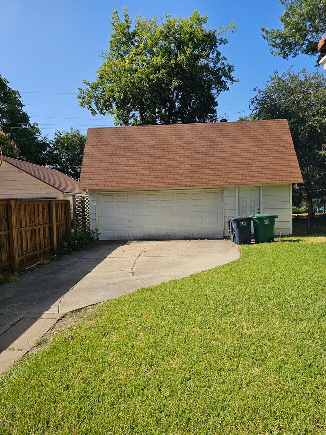 Foto del edificio - 2917 Benbrook Blvd
