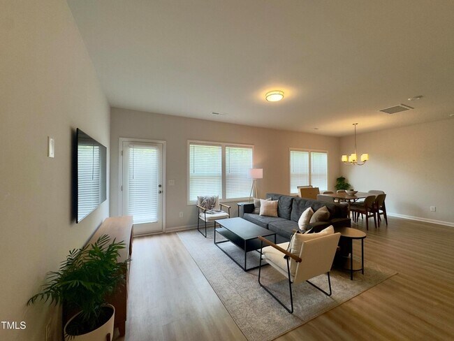 Foto del edificio - 276 Shingle Oak Rd