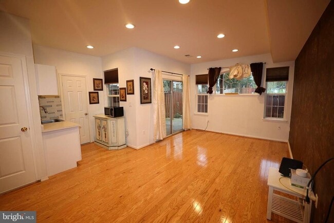 Building Photo - 20635 Glenmere Square