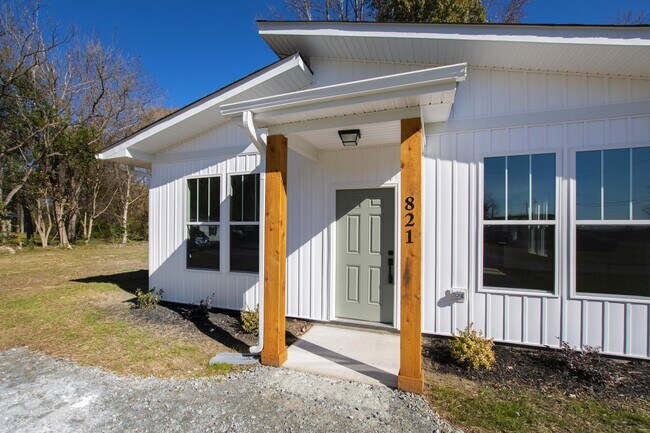 Building Photo - 821 Martin St