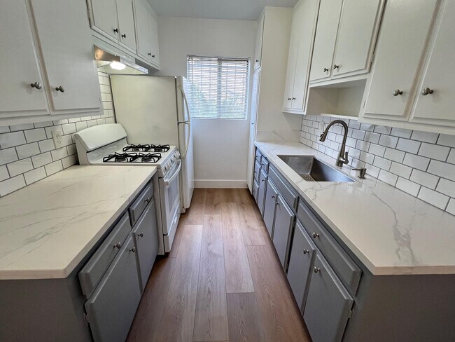 Cocina militar 3733 - 3733 Military Ave