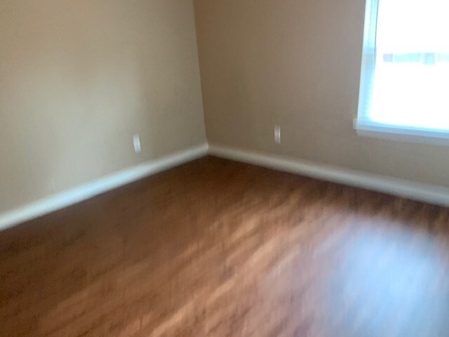 Foto del edificio - 592 Moore Ln