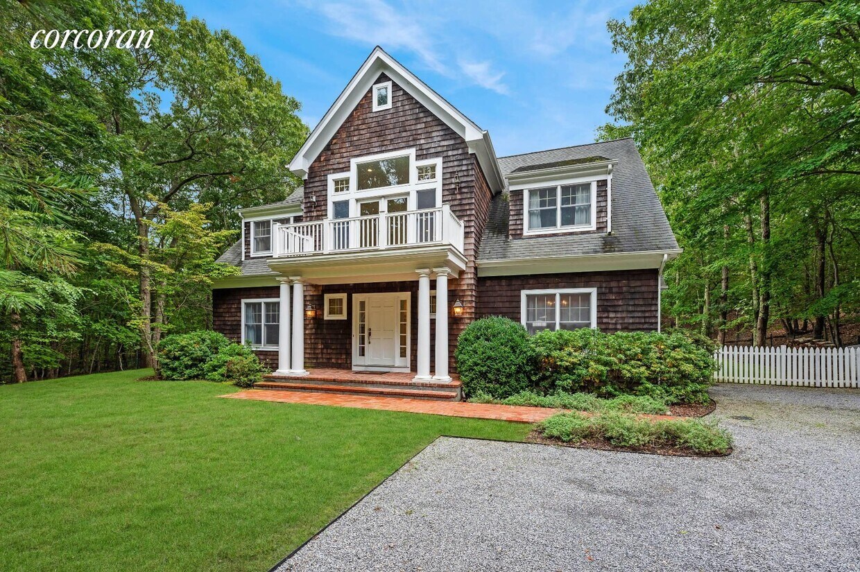 Primary Photo - 8 Hickory Ct