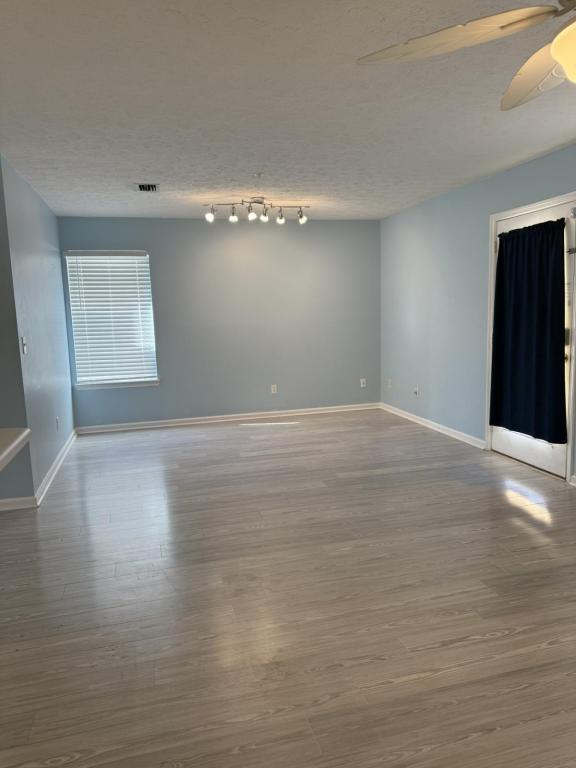 Foto del edificio - 17690 Front Beach Rd