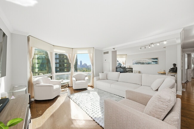 Building Photo - 195 N Harbor Dr