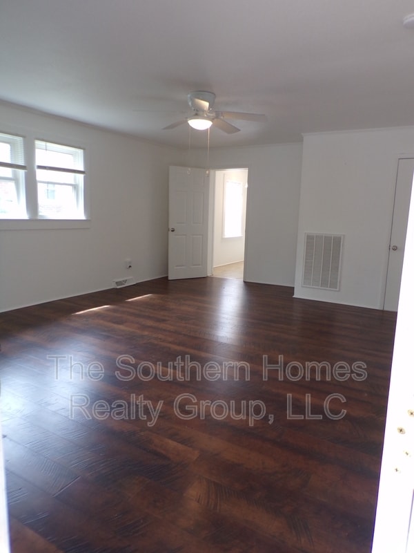Building Photo - 103 McMinn Ave