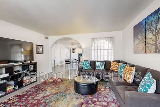 Foto del edificio - 505 S Farrell Dr