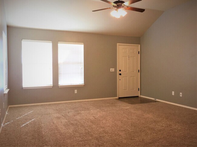 Building Photo - Lovely Affordable 2 Bedroom 2 Bath in Edmo...