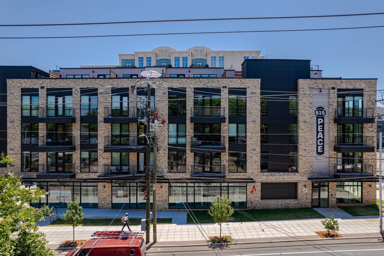 Room in Condo on W Peace St - Room in Condo on W Peace St