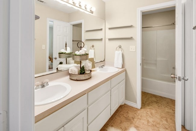 Building Photo - 9803 Risky's Ranch Dr