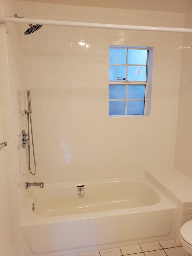 Brand new bath - 668 S GRETNA GREEN Way
