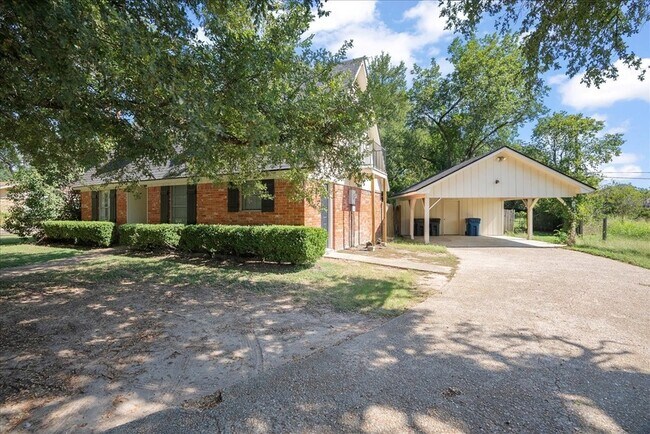Foto del edificio - 421 Forrest Ln
