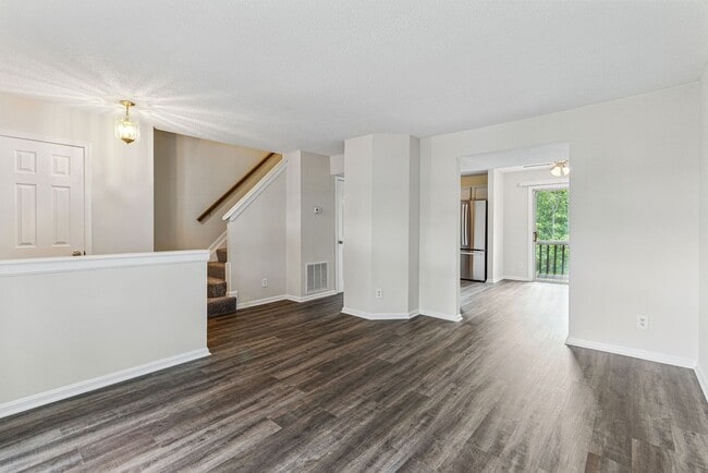 Building Photo - Charming 4-Bedroom Townhouse in Sought-Aft...