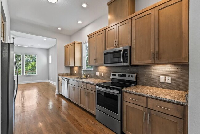 Foto del edificio - 1701 Metropolitan Blvd