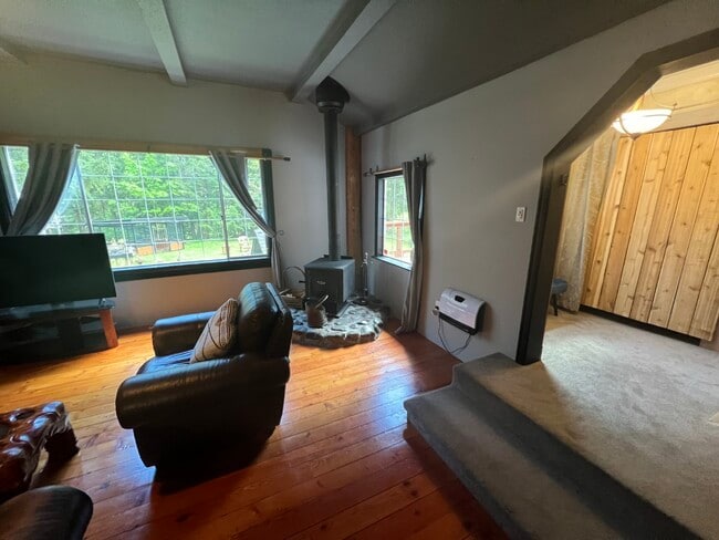 Photo du bâtiment - 13740 Long Lake Rd