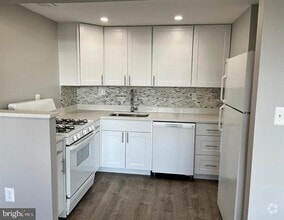 Building Photo - 5353 Columbia Pike