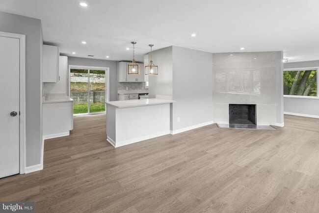 Building Photo - 5822 Brookview Dr