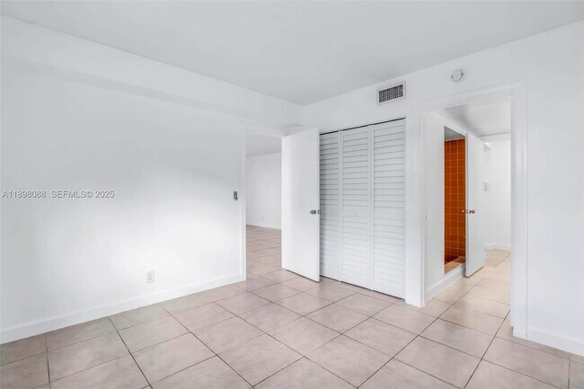 Foto del edificio - 8002 Lagos De Campo Blvd