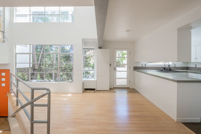 Foto del edificio - 1935 Weepah Way