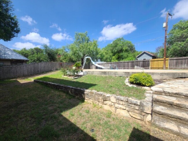 Foto del edificio - 4Br 3Fb