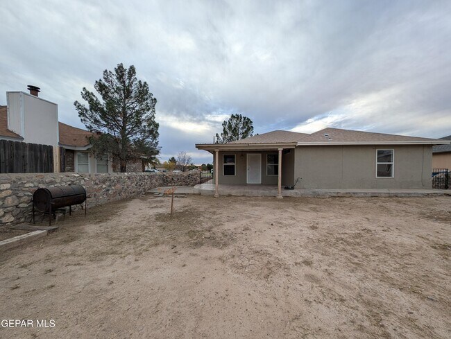 Foto del edificio - 5857 W Valley Cir